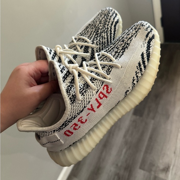 Yeezy Boost 350 V2 7.5 Zebra (FIT LIKE AN 8.5) - Picture 3 of 5